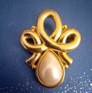 Brooch